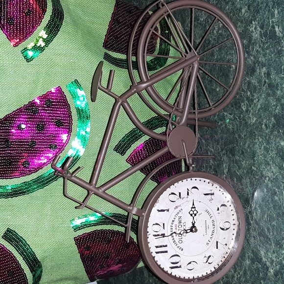 🚲Farmhouse Clock- Large Bicycle Clock in New Condition🚲 - Picture 5 of 5